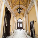 Agora *
