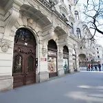 Agora *