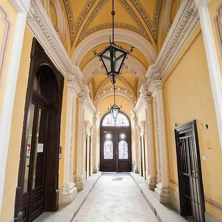 Agora *
