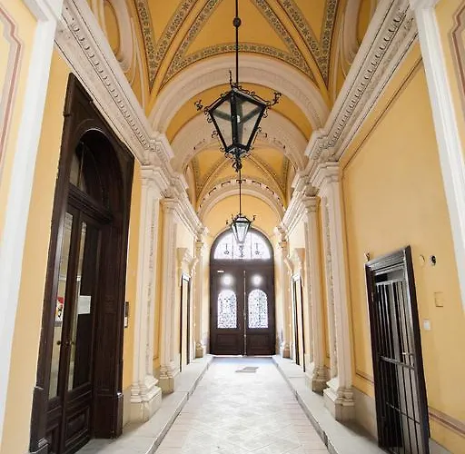 Agora *